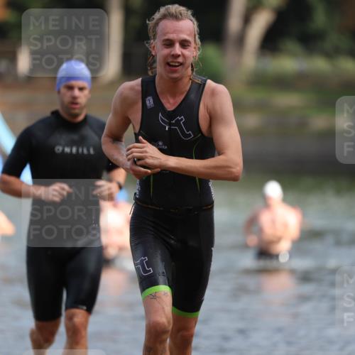 14.09.2025 - Stadtparktriathlon Michael Strokosch http://msf.ph/oto/8869570 14.09.2025 10:54:18 Schwimmen 858, 921 meine-sportfotos.de