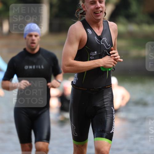 14.09.2025 - Stadtparktriathlon Michael Strokosch http://msf.ph/oto/8869573 14.09.2025 10:54:19 Schwimmen 837, 858, 921 meine-sportfotos.de