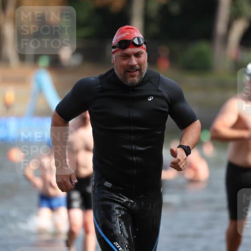 14.09.2025 - Stadtparktriathlon Michael Strokosch http://msf.ph/oto/8869585 14.09.2025 10:54:31 Schwimmen 837, 843, 876, 891, 895 meine-sportfotos.de