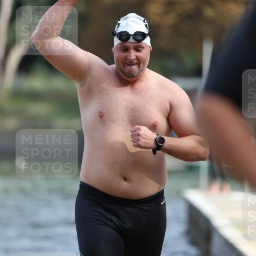 14.09.2025 - Stadtparktriathlon Michael Strokosch http://msf.ph/oto/8869593 14.09.2025 10:54:33 Schwimmen 837, 843, 876, 891, 895, 900 meine-sportfotos.de