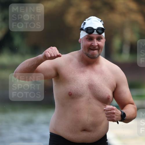 14.09.2025 - Stadtparktriathlon Michael Strokosch http://msf.ph/oto/8869596 14.09.2025 10:54:34 Schwimmen 837, 843, 876, 891, 895, 900 meine-sportfotos.de