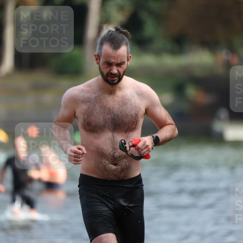 14.09.2025 - Stadtparktriathlon Michael Strokosch http://msf.ph/oto/8869600 14.09.2025 10:54:35 Schwimmen 837, 843, 876, 891, 895, 900 meine-sportfotos.de