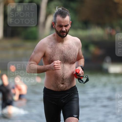 14.09.2025 - Stadtparktriathlon Michael Strokosch http://msf.ph/oto/8869601 14.09.2025 10:54:35 Schwimmen 837, 843, 876, 891, 895, 900 meine-sportfotos.de