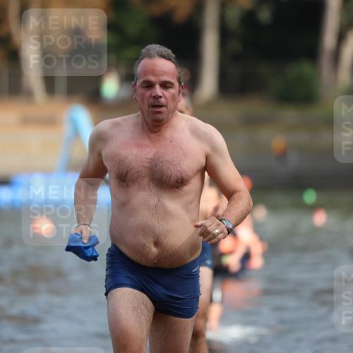 14.09.2025 - Stadtparktriathlon Michael Strokosch http://msf.ph/oto/8869611 14.09.2025 10:54:38 Schwimmen 843, 876, 895, 900 meine-sportfotos.de
