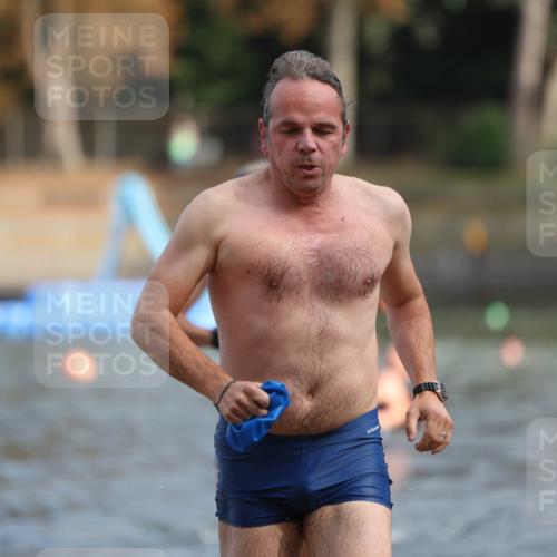 14.09.2025 - Stadtparktriathlon Michael Strokosch http://msf.ph/oto/8869614 14.09.2025 10:54:38 Schwimmen 843, 876, 895, 900 meine-sportfotos.de