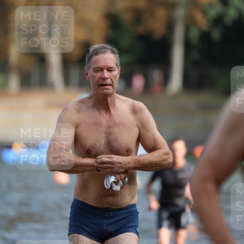 14.09.2025 - Stadtparktriathlon Michael Strokosch http://msf.ph/oto/8869616 14.09.2025 10:54:40 Schwimmen 843, 876, 895, 900 meine-sportfotos.de
