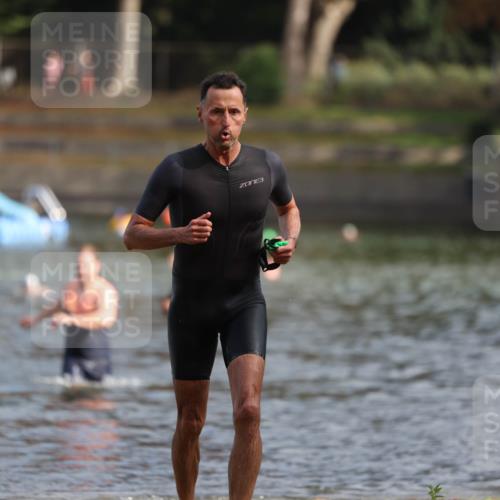 14.09.2025 - Stadtparktriathlon Michael Strokosch http://msf.ph/oto/8869625 14.09.2025 10:54:43 Schwimmen 895, 900, 916 meine-sportfotos.de