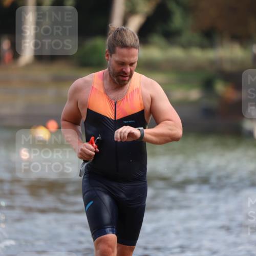 14.09.2025 - Stadtparktriathlon Michael Strokosch http://msf.ph/oto/8869642 14.09.2025 10:54:54 Schwimmen 892, 916 meine-sportfotos.de