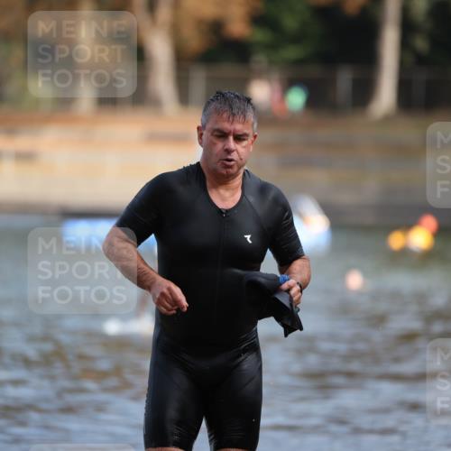 14.09.2025 - Stadtparktriathlon Michael Strokosch http://msf.ph/oto/8869654 14.09.2025 10:54:59 Schwimmen 892, 916 meine-sportfotos.de