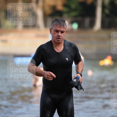14.09.2025 - Stadtparktriathlon Michael Strokosch http://msf.ph/oto/8869655 14.09.2025 10:54:59 Schwimmen 892, 916 meine-sportfotos.de