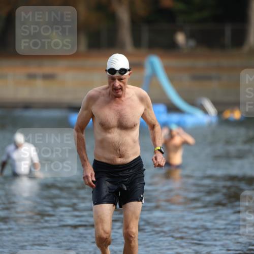 14.09.2025 - Stadtparktriathlon Michael Strokosch http://msf.ph/oto/8869665 14.09.2025 10:55:17 Schwimmen 855 meine-sportfotos.de