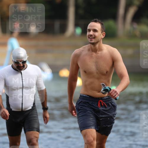 14.09.2025 - Stadtparktriathlon Michael Strokosch http://msf.ph/oto/8869699 14.09.2025 10:55:38 Schwimmen 828, 890, 911 meine-sportfotos.de