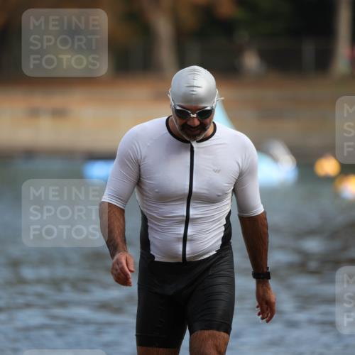 14.09.2025 - Stadtparktriathlon Michael Strokosch http://msf.ph/oto/8869702 14.09.2025 10:55:40 Schwimmen 828, 890, 911 meine-sportfotos.de