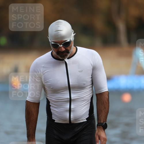 14.09.2025 - Stadtparktriathlon Michael Strokosch http://msf.ph/oto/8869706 14.09.2025 10:55:42 Schwimmen 828, 890, 911 meine-sportfotos.de