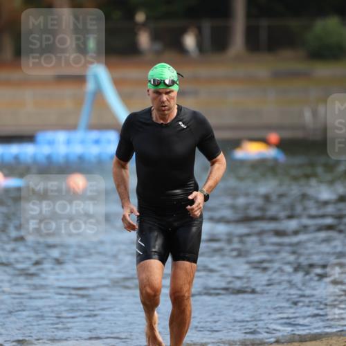 14.09.2025 - Stadtparktriathlon Michael Strokosch http://msf.ph/oto/8869716 14.09.2025 10:56:19 Schwimmen 877 meine-sportfotos.de