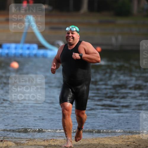 14.09.2025 - Stadtparktriathlon Michael Strokosch http://msf.ph/oto/8869747 14.09.2025 10:56:42 Schwimmen 857 meine-sportfotos.de