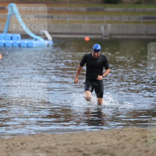 14.09.2025 - Stadtparktriathlon Michael Strokosch http://msf.ph/oto/8869773 14.09.2025 10:57:30 Schwimmen 824 meine-sportfotos.de