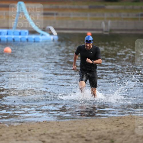 14.09.2025 - Stadtparktriathlon Michael Strokosch http://msf.ph/oto/8869776 14.09.2025 10:57:31 Schwimmen 824 meine-sportfotos.de