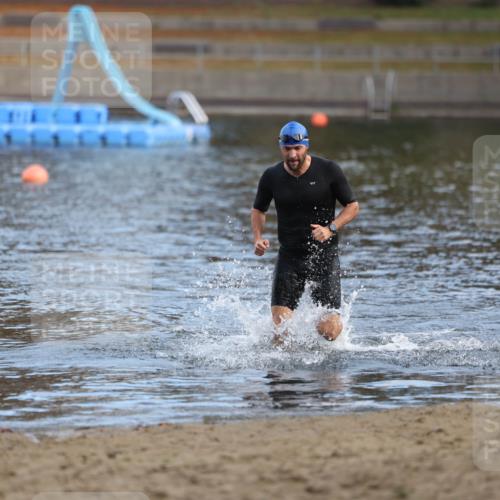 14.09.2025 - Stadtparktriathlon Michael Strokosch http://msf.ph/oto/8869777 14.09.2025 10:57:31 Schwimmen 824 meine-sportfotos.de