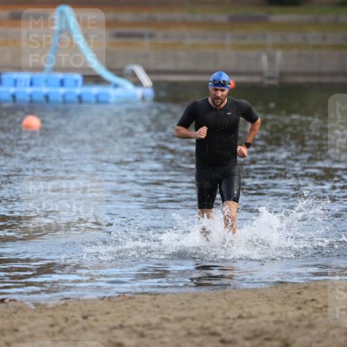 14.09.2025 - Stadtparktriathlon Michael Strokosch http://msf.ph/oto/8869779 14.09.2025 10:57:32 Schwimmen 824 meine-sportfotos.de