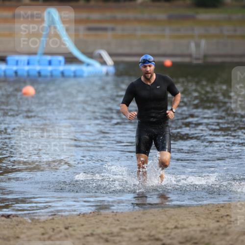 14.09.2025 - Stadtparktriathlon Michael Strokosch http://msf.ph/oto/8869782 14.09.2025 10:57:32 Schwimmen 824 meine-sportfotos.de