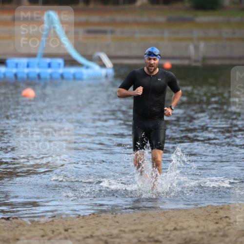 14.09.2025 - Stadtparktriathlon Michael Strokosch http://msf.ph/oto/8869783 14.09.2025 10:57:32 Schwimmen 824 meine-sportfotos.de