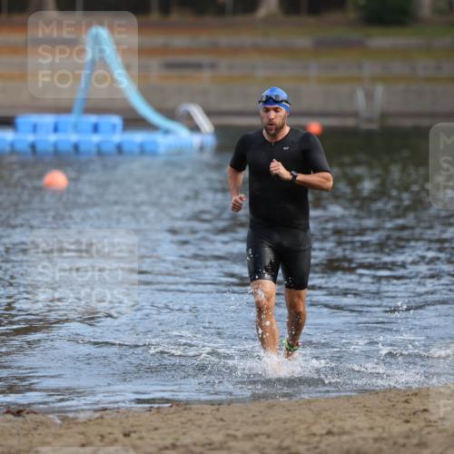 14.09.2025 - Stadtparktriathlon Michael Strokosch http://msf.ph/oto/8869785 14.09.2025 10:57:33 Schwimmen 824 meine-sportfotos.de
