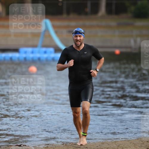 14.09.2025 - Stadtparktriathlon Michael Strokosch http://msf.ph/oto/8869792 14.09.2025 10:57:34 Schwimmen 824 meine-sportfotos.de
