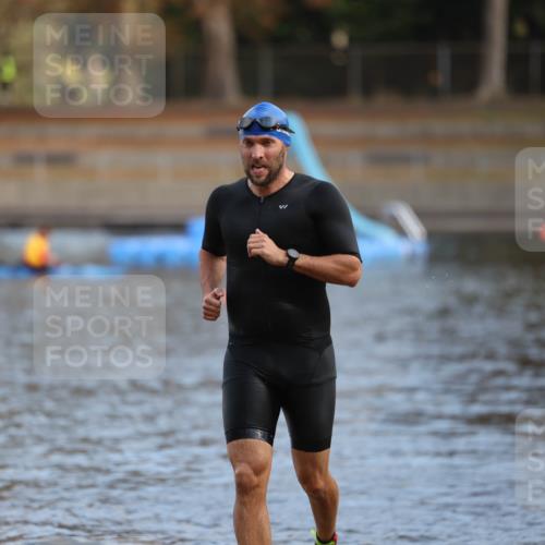 14.09.2025 - Stadtparktriathlon Michael Strokosch http://msf.ph/oto/8869795 14.09.2025 10:57:35 Schwimmen 824 meine-sportfotos.de