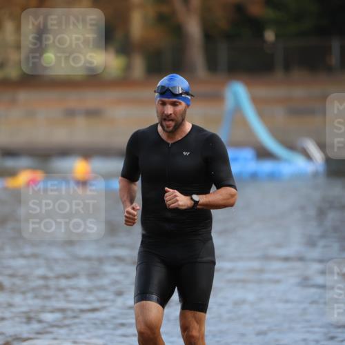 14.09.2025 - Stadtparktriathlon Michael Strokosch http://msf.ph/oto/8869797 14.09.2025 10:57:36 Schwimmen 824 meine-sportfotos.de