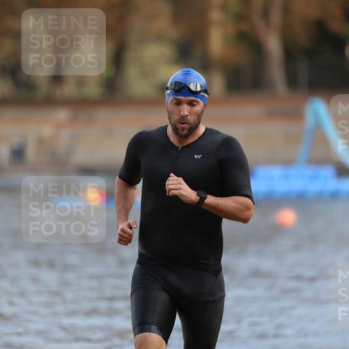 14.09.2025 - Stadtparktriathlon Michael Strokosch http://msf.ph/oto/8869800 14.09.2025 10:57:37 Schwimmen 824 meine-sportfotos.de