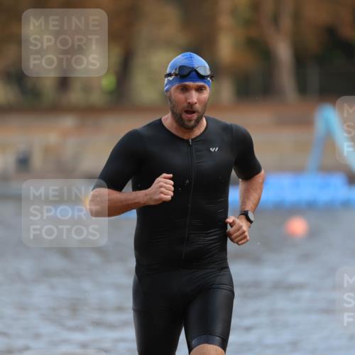 14.09.2025 - Stadtparktriathlon Michael Strokosch http://msf.ph/oto/8869801 14.09.2025 10:57:37 Schwimmen 824 meine-sportfotos.de