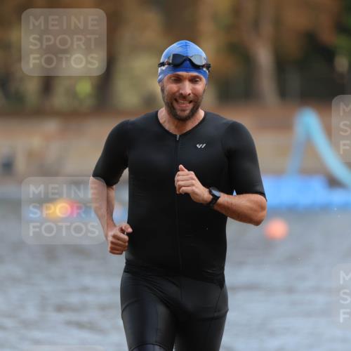 14.09.2025 - Stadtparktriathlon Michael Strokosch http://msf.ph/oto/8869803 14.09.2025 10:57:37 Schwimmen 824 meine-sportfotos.de