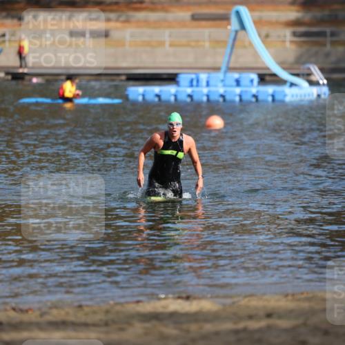 14.09.2025 - Stadtparktriathlon Michael Strokosch http://msf.ph/oto/8869813 14.09.2025 11:08:07 Schwimmen 973 meine-sportfotos.de