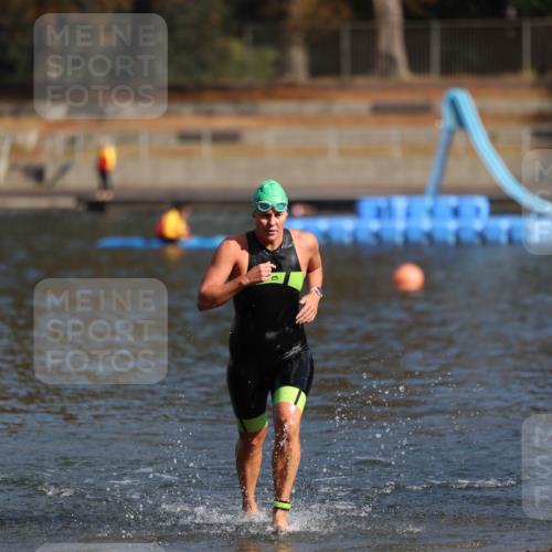 14.09.2025 - Stadtparktriathlon Michael Strokosch http://msf.ph/oto/8869840 14.09.2025 11:08:13 Schwimmen 973 meine-sportfotos.de
