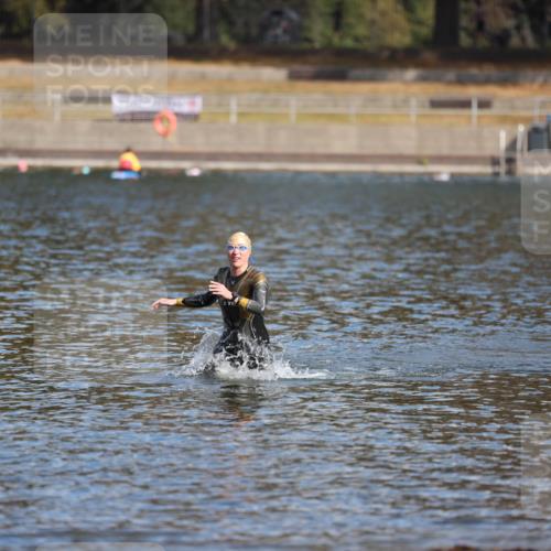 14.09.2025 - Stadtparktriathlon Michael Strokosch http://msf.ph/oto/8869854 14.09.2025 11:08:54 Schwimmen 1012 meine-sportfotos.de