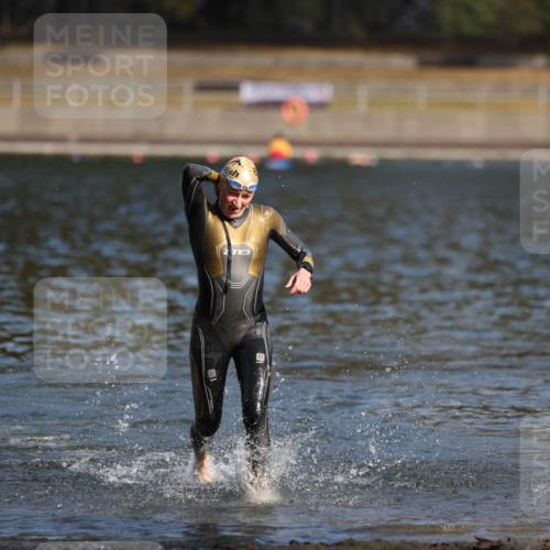 14.09.2025 - Stadtparktriathlon Michael Strokosch http://msf.ph/oto/8869863 14.09.2025 11:09:01 Schwimmen 1012 meine-sportfotos.de