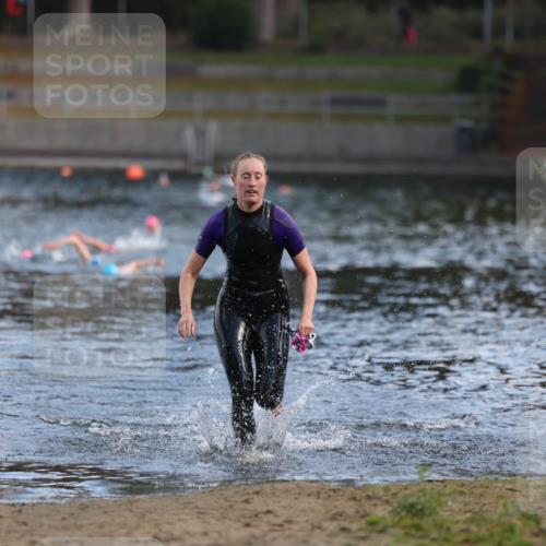 14.09.2025 - Stadtparktriathlon Michael Strokosch http://msf.ph/oto/8869931 14.09.2025 11:10:18 Schwimmen 943 meine-sportfotos.de