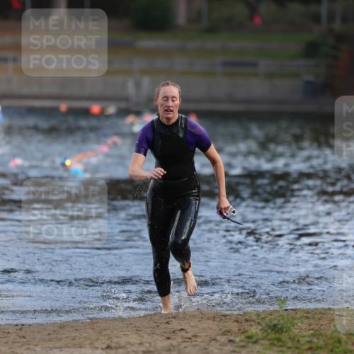 14.09.2025 - Stadtparktriathlon Michael Strokosch http://msf.ph/oto/8869934 14.09.2025 11:10:19 Schwimmen 943 meine-sportfotos.de
