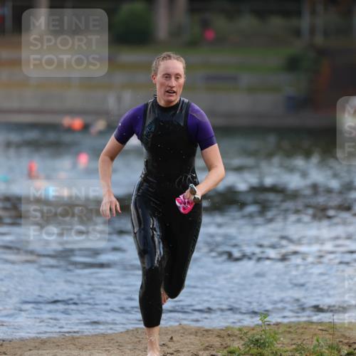 14.09.2025 - Stadtparktriathlon Michael Strokosch http://msf.ph/oto/8869939 14.09.2025 11:10:20 Schwimmen 943 meine-sportfotos.de