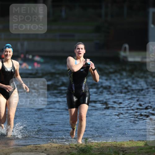 14.09.2025 - Stadtparktriathlon Michael Strokosch http://msf.ph/oto/8869954 14.09.2025 11:10:43 Schwimmen 950, 961, 967 meine-sportfotos.de