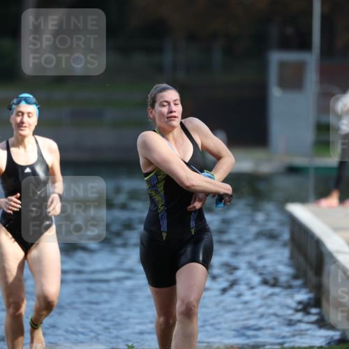 14.09.2025 - Stadtparktriathlon Michael Strokosch http://msf.ph/oto/8869959 14.09.2025 11:10:45 Schwimmen 950, 961, 967, 995 meine-sportfotos.de