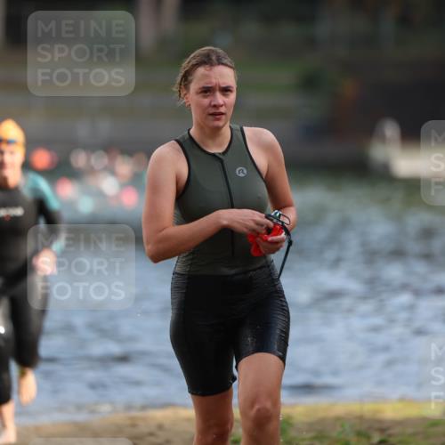 14.09.2025 - Stadtparktriathlon Michael Strokosch http://msf.ph/oto/8870001 14.09.2025 11:10:56 Schwimmen 950, 968, 995 meine-sportfotos.de