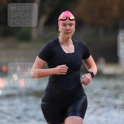 14.09.2025 - Stadtparktriathlon Michael Strokosch http://msf.ph/oto/8870037 14.09.2025 11:11:10 Schwimmen 926 meine-sportfotos.de