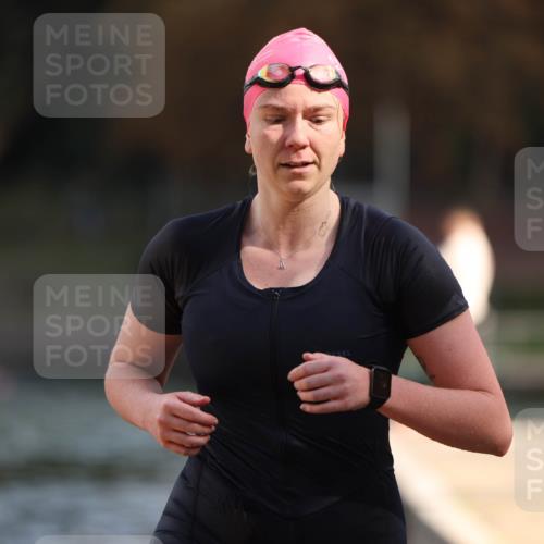 14.09.2025 - Stadtparktriathlon Michael Strokosch http://msf.ph/oto/8870041 14.09.2025 11:11:11 Schwimmen 926 meine-sportfotos.de