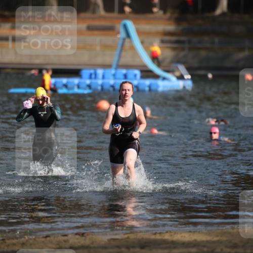 14.09.2025 - Stadtparktriathlon Michael Strokosch http://msf.ph/oto/8870045 14.09.2025 11:11:33 Schwimmen 951, 1000 meine-sportfotos.de