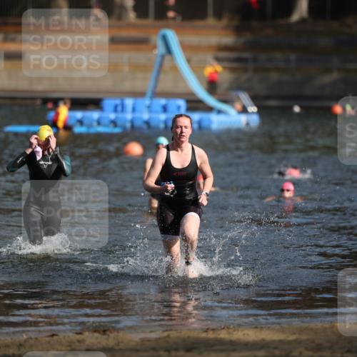 14.09.2025 - Stadtparktriathlon Michael Strokosch http://msf.ph/oto/8870047 14.09.2025 11:11:33 Schwimmen 951, 1000 meine-sportfotos.de