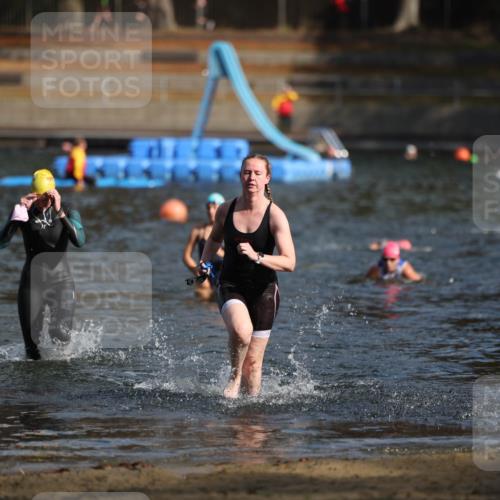 14.09.2025 - Stadtparktriathlon Michael Strokosch http://msf.ph/oto/8870048 14.09.2025 11:11:34 Schwimmen 951, 1000 meine-sportfotos.de