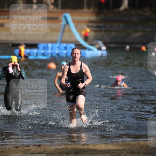 14.09.2025 - Stadtparktriathlon Michael Strokosch http://msf.ph/oto/8870049 14.09.2025 11:11:34 Schwimmen 951, 1000 meine-sportfotos.de