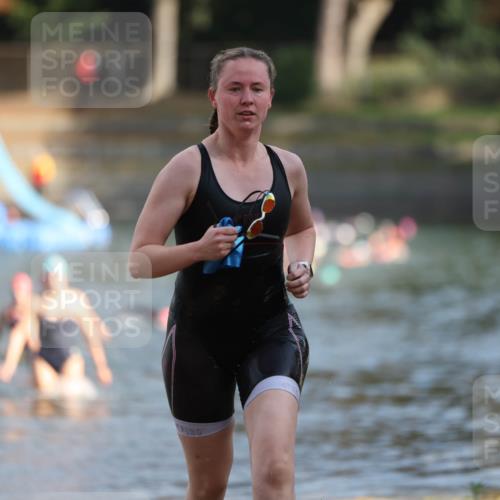14.09.2025 - Stadtparktriathlon Michael Strokosch http://msf.ph/oto/8870060 14.09.2025 11:11:39 Schwimmen 951, 985, 987, 1000 meine-sportfotos.de